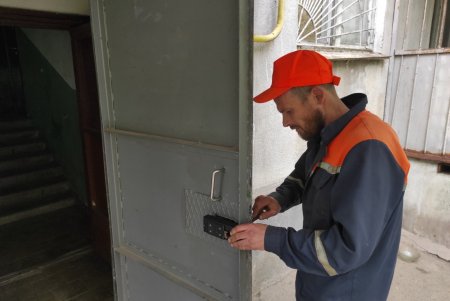 За минувшие сутки коммунальными службами Одессы выполнено 55 заявок по устранению аварийных ситуаций и текущему ремонту (фото)