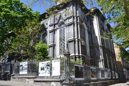 В Одессе открылась выставка украинской военной фотографии «Пліч-о-пліч» (фото)