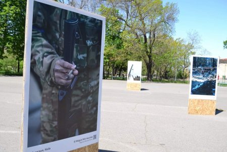 В Одессе открылась выставка украинской военной фотографии «Пліч-о-пліч» (фото)