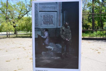 В Одессе открылась выставка украинской военной фотографии «Пліч-о-пліч» (фото)