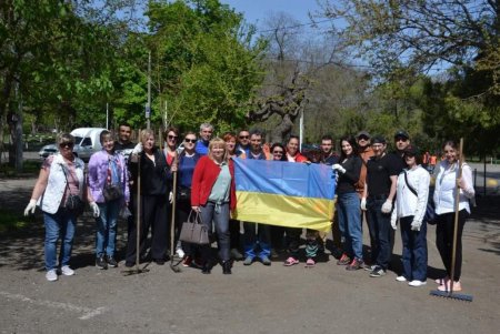 В парке Шевченко и на склонах Ланжерона прошел субботник (фото) 