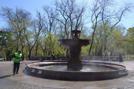 В парке Шевченко и на склонах Ланжерона прошел субботник (фото) 