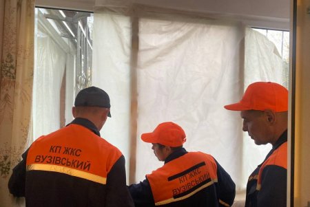 От ракетного обстрела Одессы пострадали более 200 квартир: коммунальщики продолжают ликвидировать последствия (фото)