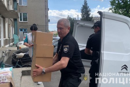 Полицейские передали переселенцам гуманитарную помощь от друзей из Франции и Румынии (фото, видео)