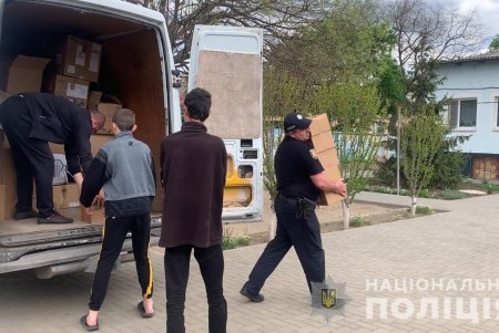 Полицейские передали переселенцам гуманитарную помощь от друзей из Франции и Румынии (фото, видео)