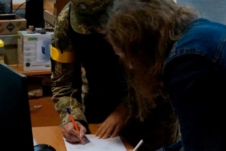 Одесская бригада теробороны нашла древние амфоры во время фортификационных работ (фото)