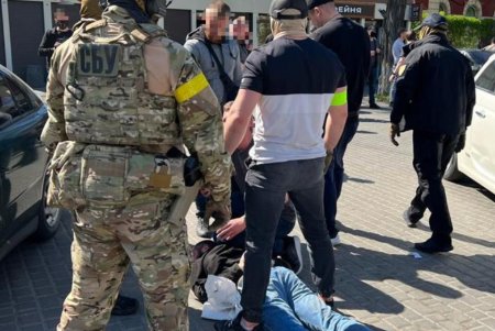Преступная группировка вымогала у предпринимателей Одесского региона деньги и запугивала местных жителей