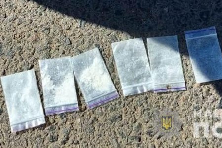 В Одессе разоблачили в незаконном хранении наркотиков четырех женщин и трех мужчин (фото)