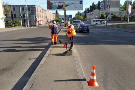 Более 400 специалистов ежедневно работают на дорогах Одессы (фото)
