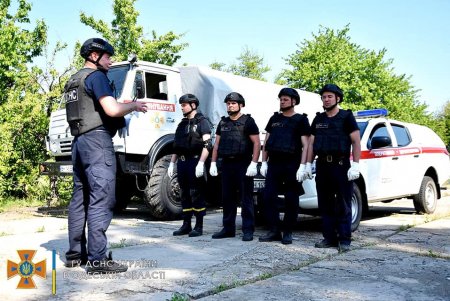 Пиротехники ГСЧС Одессы изъяли и уничтожили две авиабомбы современного производства (фото, видео)