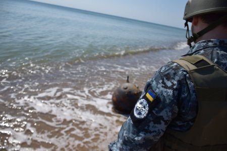 На побережье Черного моря в Одесской области саперы обезвредили две якорные мины (фото)