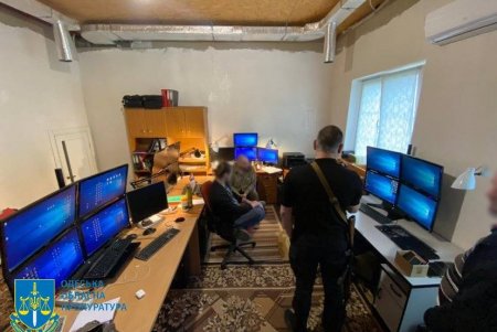 В Одессе разоблачена преступная группа, поставившая на поток производство фальшивых водительских прав (фото)