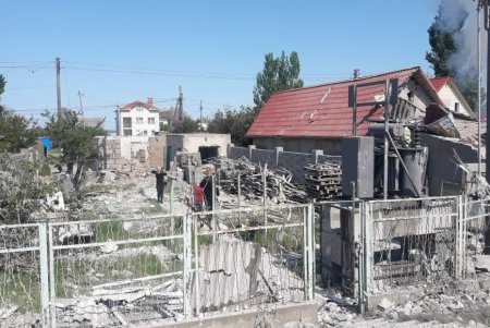 Одесские спасатели ликвидируют последствия ракетного удара на базе отдыха (фоторепортаж)