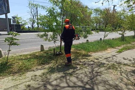 За минувшие сутки коммунальными службами Одессы выполнено 55 заявок по устранению аварийных ситуаций и текущему ремонту (фото)