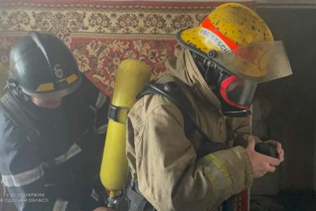В Киевском районе горела квартира в многоэтажке: спасена хозяйка (фото, видео)