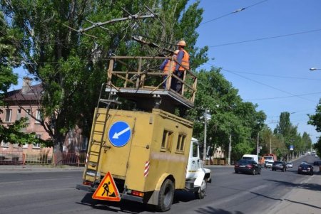 Коммунальщики и неравнодушные одесситы вышли на уборку в парк Савицкого (фото)