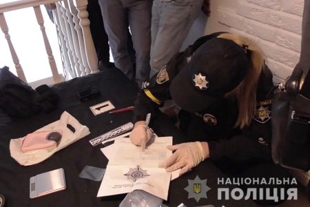 В Одессе задержали закладчицу опасного психотропа «Альфа-PVP» (фото, видео)