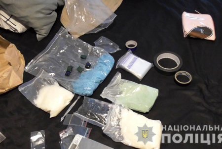 В Одессе задержали закладчицу опасного психотропа «Альфа-PVP» (фото, видео)