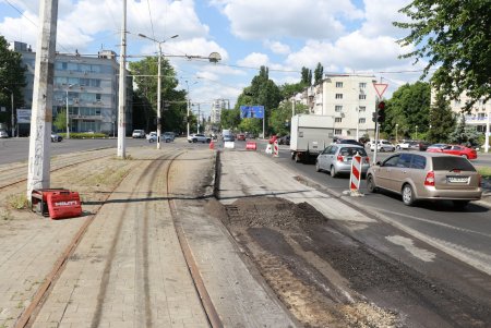 Во всех районах Одессы начались работы по восстановлению улично-дорожной сети (видеокомментарий)