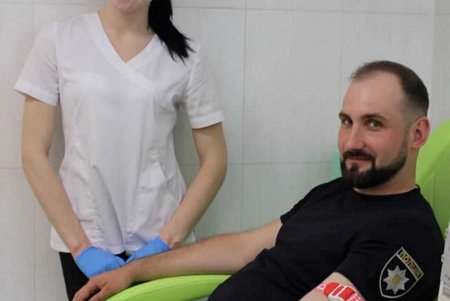 Патрульные сдали кровь для маленьких одесситов (фото)