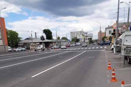 В Приморском и Суворовском районах обновлена дорожная разметка (фото)
