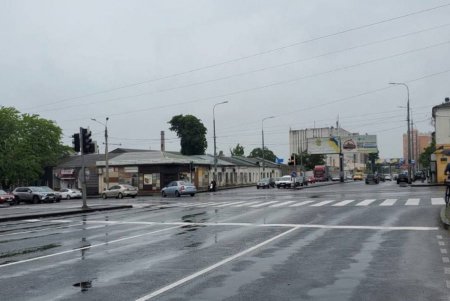В Приморском и Суворовском районах обновлена дорожная разметка (фото)