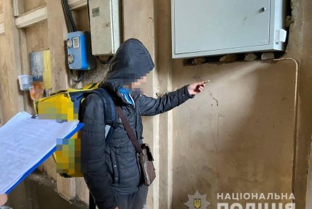 В центре Одессы задержали наркоторговца, который под видом курьера службы доставки ежедневно раскладывал «закладки» с каннабисом (фото)