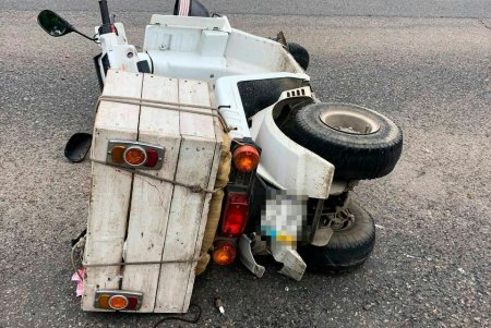 В Малиновском районе автомобиль Nissan столкнулся с мопедом: пожилой мопедист с травмами в больнице (фото)