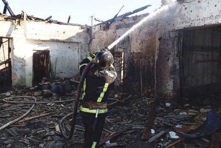 В Одесской области спасатели ликвидировали пожар, возникший в результате попадания крылатой ракеты (фото, видео)