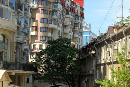 До нового года часть Деволановского спуска будет перекрыта: ведутся ремонтные работы (фоторепортаж) 