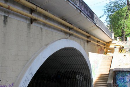 До нового года часть Деволановского спуска будет перекрыта: ведутся ремонтные работы (фоторепортаж) 