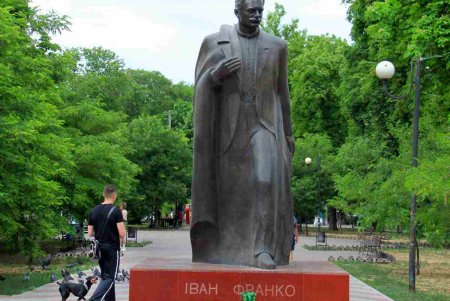 Александровский проспект в воскресный день (фоторепортаж)