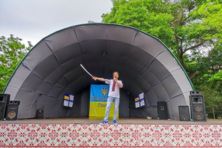 В парке Шевченко прошел концерт украинской эстрадной и народной песни (фото)
