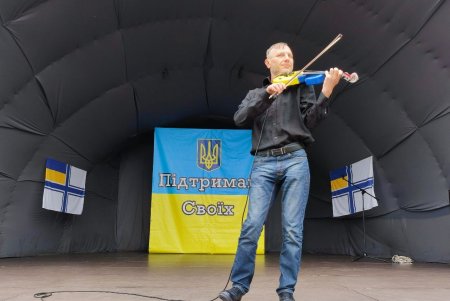 В парке Шевченко прошел концерт украинской эстрадной и народной песни (фото)