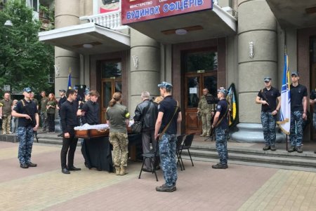 В Одессе простились с погибшим на Донбассе командиром 18-го отдельного батальона 35-й отдельной бригады морской пехоты (фото)
