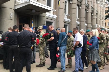 В Одессе простились с погибшим на Донбассе командиром 18-го отдельного батальона 35-й отдельной бригады морской пехоты (фото)