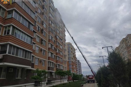 В Черноморске спасатели за полчаса потушили пожар в многоэтажном доме (фото, видео) 