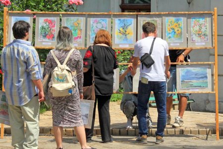 В Одессе открылась выставка-благодарность Великобритании от художников Украины (фоторепортаж) 