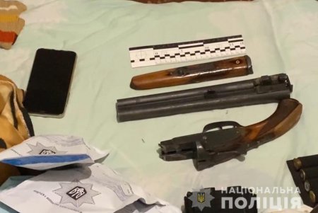 В центре города мужчина хранил в автомобиле мачете и марихуану, а в доме — оружие и боеприпасы (фото, видео) 