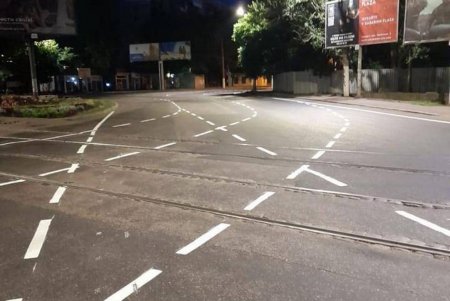 В Суворовском районе коммунальщики обновили дорожную разметку (фото)