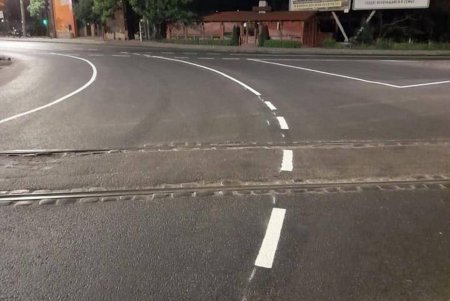 В Суворовском районе коммунальщики обновили дорожную разметку (фото)