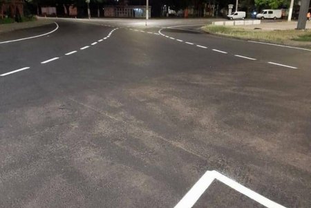 В Суворовском районе коммунальщики обновили дорожную разметку (фото)