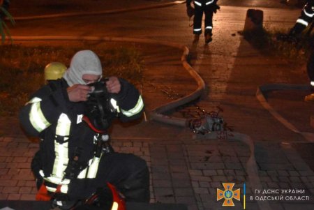 На Греческой площади возник пожар в подземном торговом центре (фото, видео) 