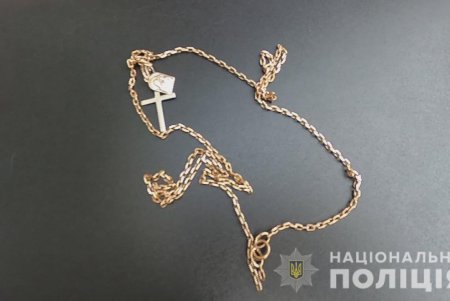 На Фонтанской дороге среди белого дня с женщины сорвали золотую цепочку