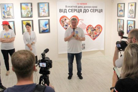 В Летнем театре Горсада открылась фотовыставка «От сердца к сердцу» (фоторепортаж)