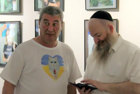 В Летнем театре Горсада открылась фотовыставка «От сердца к сердцу» (фоторепортаж)