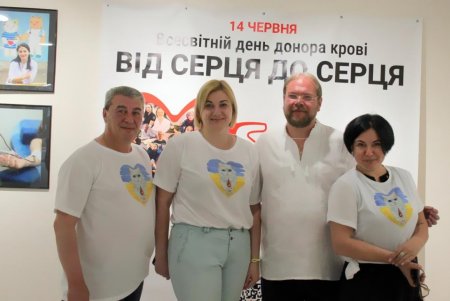 В Летнем театре Горсада открылась фотовыставка «От сердца к сердцу» (фоторепортаж)