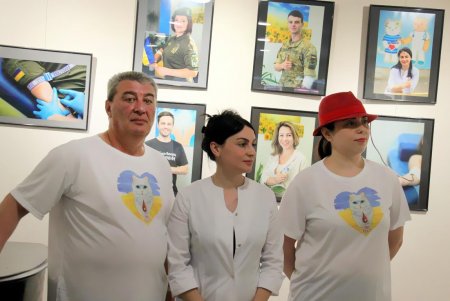 В Летнем театре Горсада открылась фотовыставка «От сердца к сердцу» (фоторепортаж)