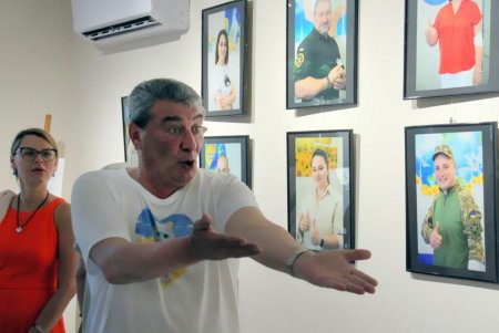 В Летнем театре Горсада открылась фотовыставка «От сердца к сердцу» (фоторепортаж)