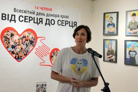 В Летнем театре Горсада открылась фотовыставка «От сердца к сердцу» (фоторепортаж)